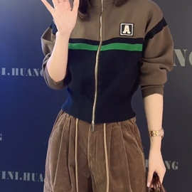 高领拼色卫衣套装女2023年新款拼色短款拉链开衫外衣工装裤两件套