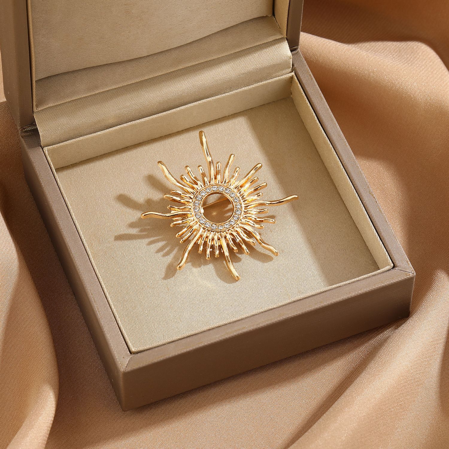 Mittelalterlicher Haarschmuck Mit Barocker Emaille Und Kristallen_voghion.com