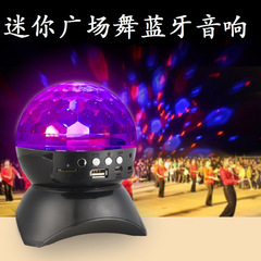 ワイヤレスbluetoothスピーカーカラフルなクリスタル魔法のボール回転ステージライト携帯カード低音