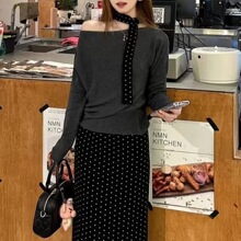 显瘦韩系辣妹毛衣女针织衫气质高级感斜肩秋冬复古设计2026新款感