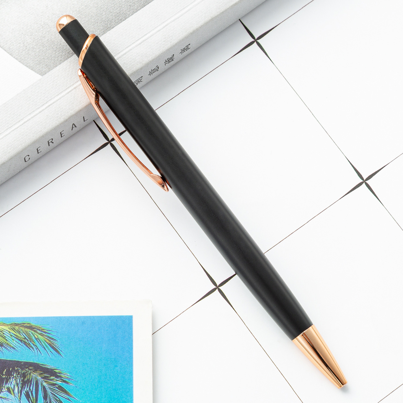 Presione el bolígrafo de metal de alto valor al por mayor bolígrafo de escritura de estudiantes regalos en stock bolígrafo de presión