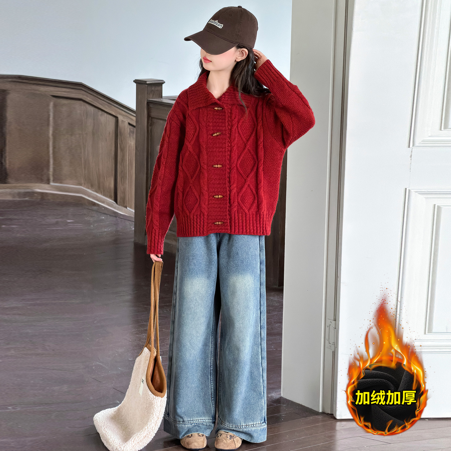 女童秋冬红色牛角扣毛衣女孩韩系加厚针织开衫加绒牛仔裤冬装套装