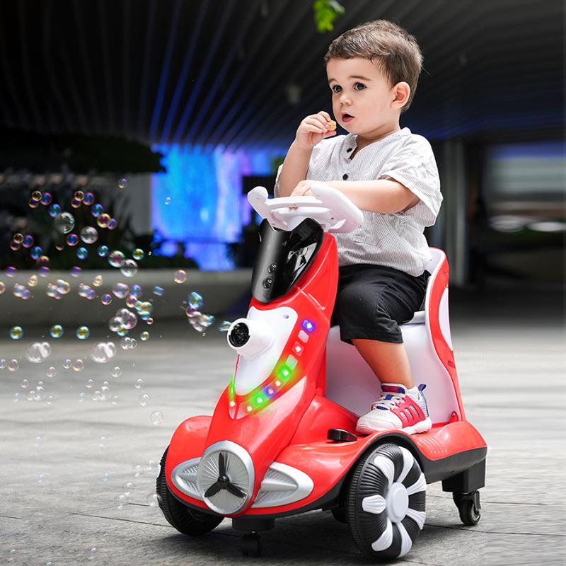 Coche de equilibrio eléctrico para niños con máquina de burbujas, juguete de control remoto para niños y niñas, coche de deriva de cuatro ruedas para bebés