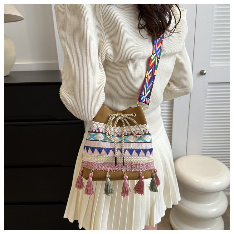 Women's Medium Canvas Geometric Ethnic Style Tassel String Bucket Bag display picture 19