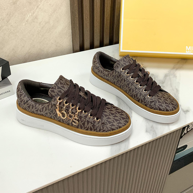 Zapatos blancos de moda europeos y americanos para mujer 2025 nuevos zapatos planos con estampado de letras de cuero zapatos de mujer con cordones de metal transfronterizos