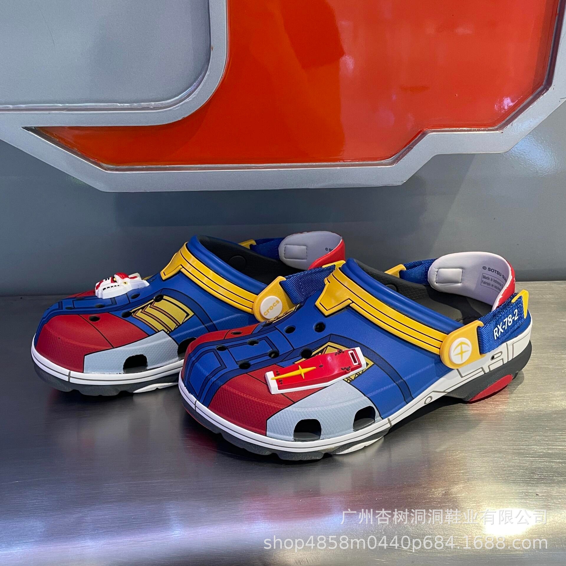 Inventario de verano tan alto como zapatos antideslizantes antiolores ventiladores amortiguadores de playa al aire libre fábrica de zapatos de doble propósito al por mayor