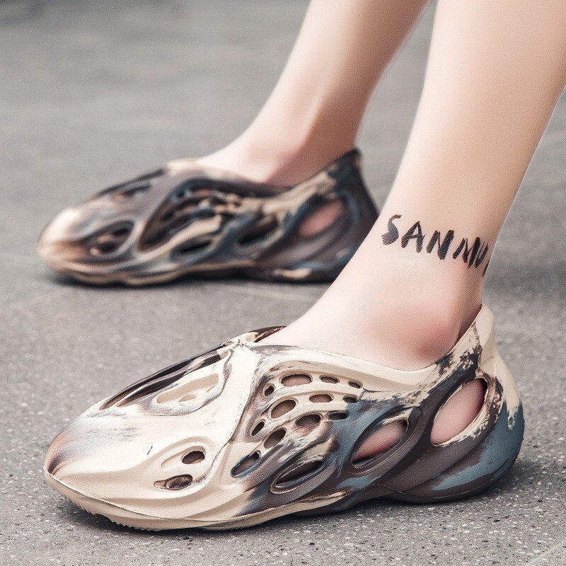 2026 New Cross-Border Summer Men's Sandals Korean Style Trendy Camouflage Clogs with Hollowed-Out Design Large Size Beach Sandals