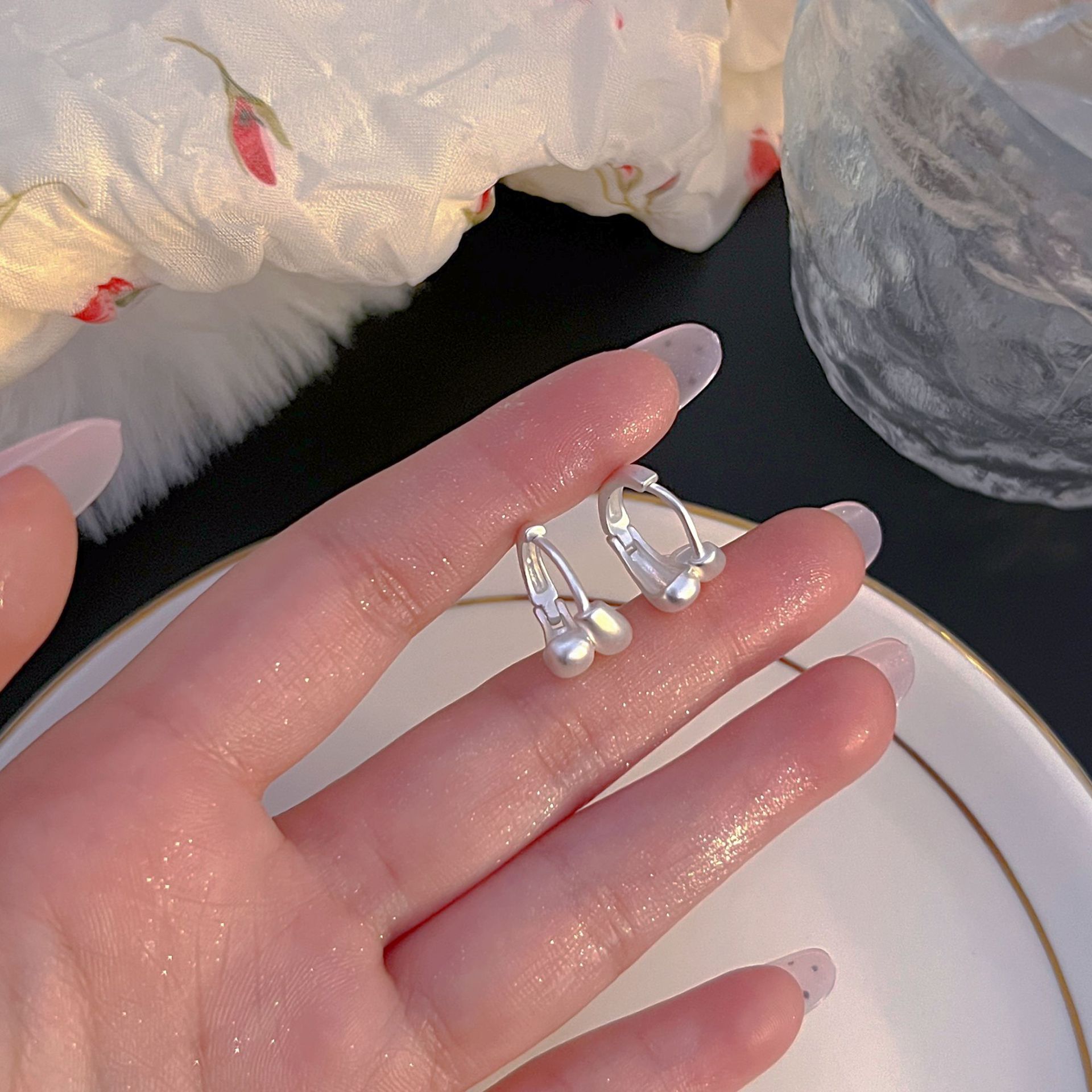 Kleine S999 Sterlingsilber Ohrlöcher Pflege-Ohrstecker Damen 2025 neue Kollektion Trend vielseitige Ohrringe hochwertiges Ohrschmuck Großhandel