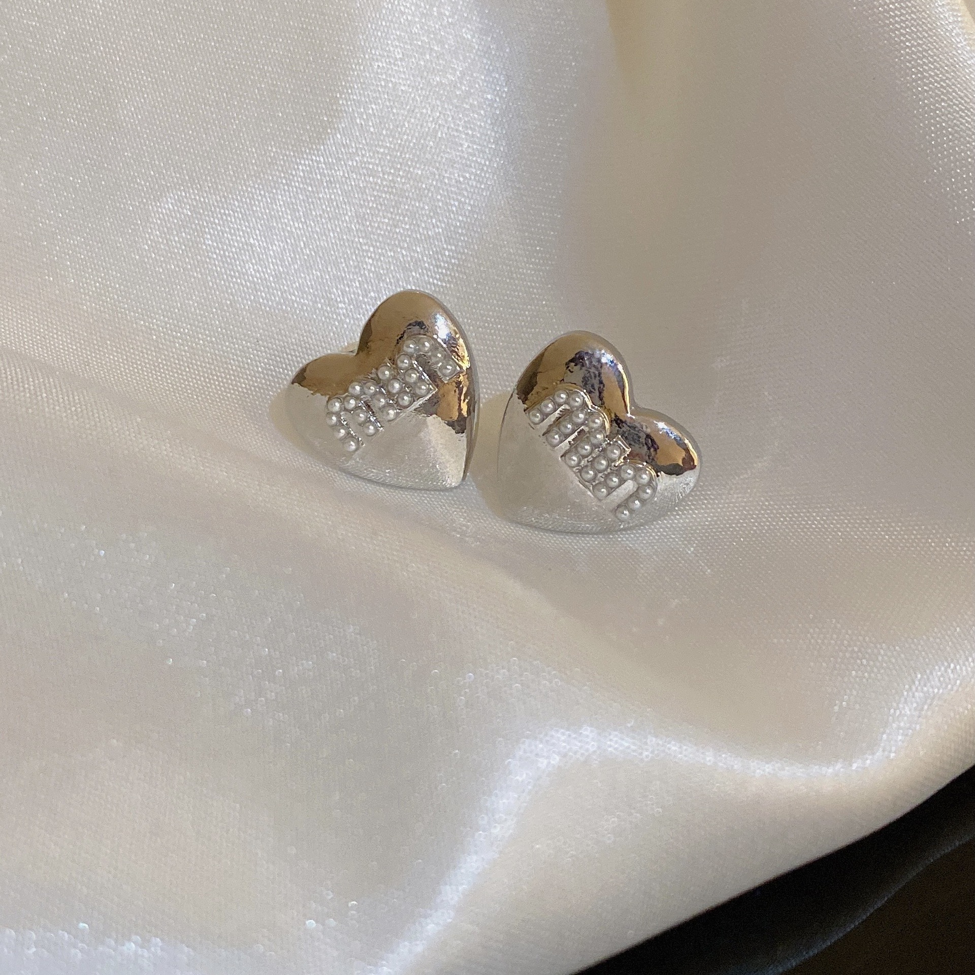 Pendientes de suministro de mercado nocturno de agujas de plata Pendientes de moda coreana en vivo Pendientes de estilo caliente Pendientes de lujo ligero Mujeres de alta gama