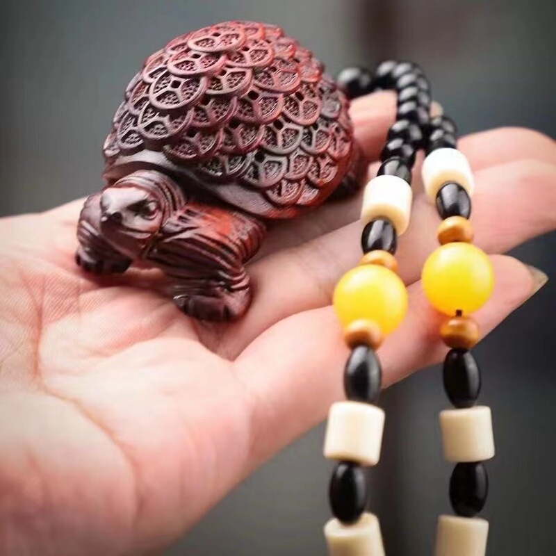 崖柏の木彫りのお金のカメの置物の大きい小さいサイズの長寿のカメのお茶は文をかわいがって家庭の事務装飾の工芸品を遊びます。|undefined