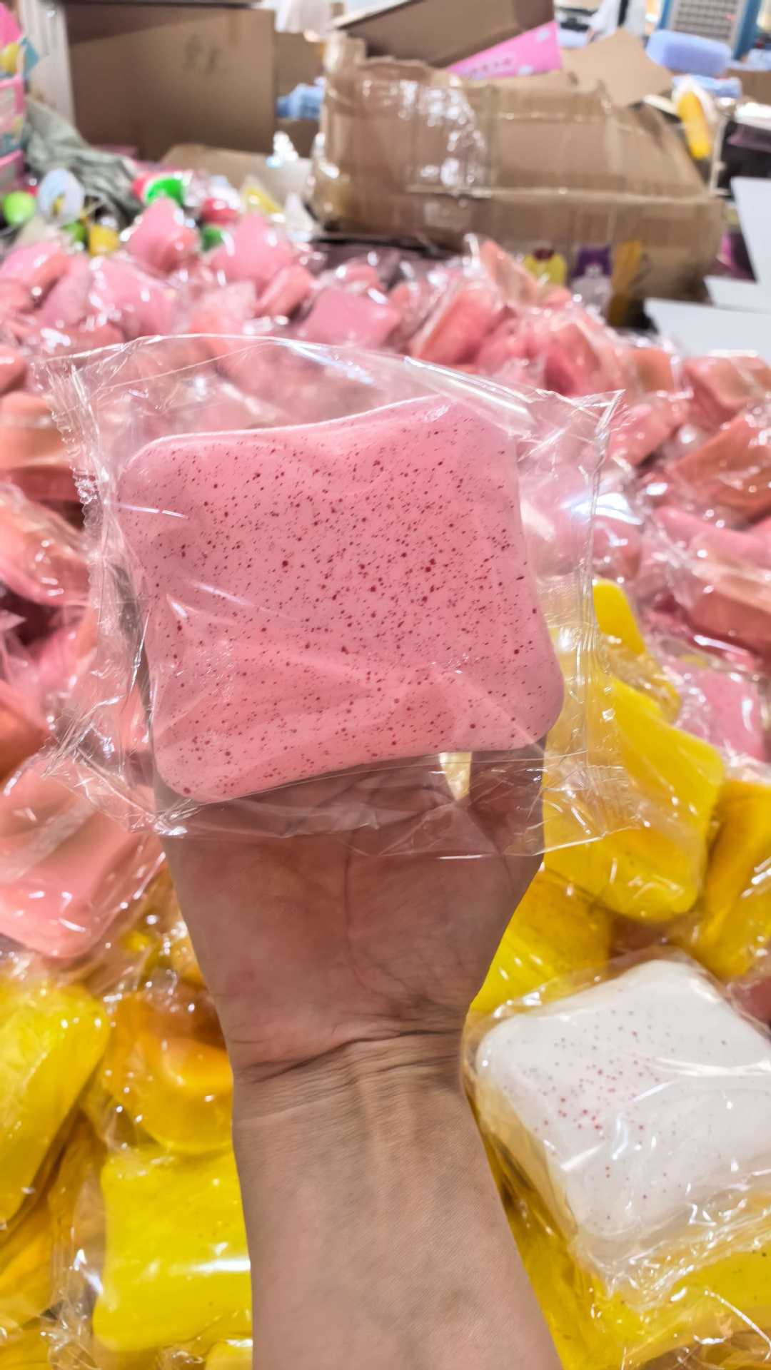 Pequeño libro rojo, espuma de leche, pequeo dragón, pequeo en línea, juguetes descompresivos, artefactos mágicos de descompresión
