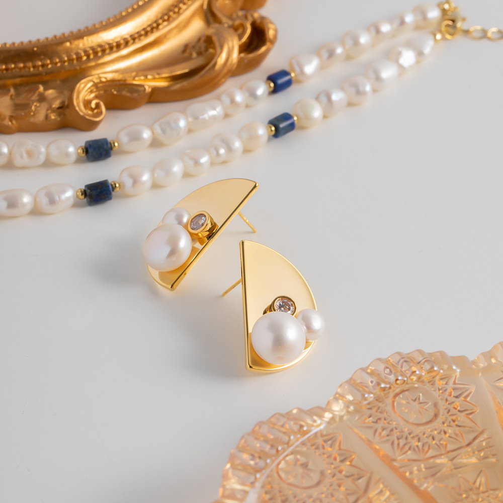 Retro Semicircle Copper Gold Plated Pearl Ear Studs 1 Pair