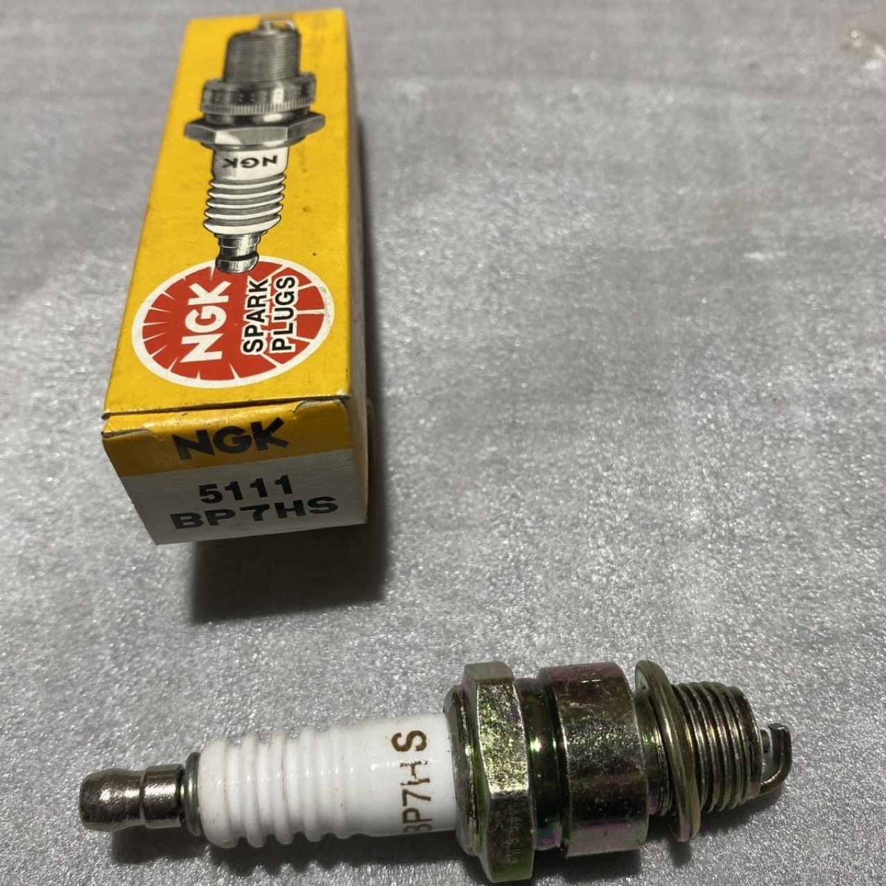 BP7HS / NGK Свеча зажигания Никель