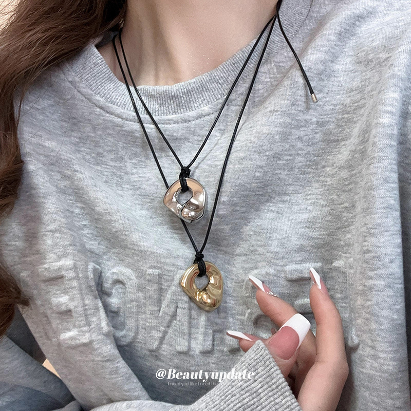 Collar colgante de doble amor hueco transfronterizo europeo y americano, cadena de clavícula de moda exquisita, decoración de diseño de personalidad de estilo dulce y fresco