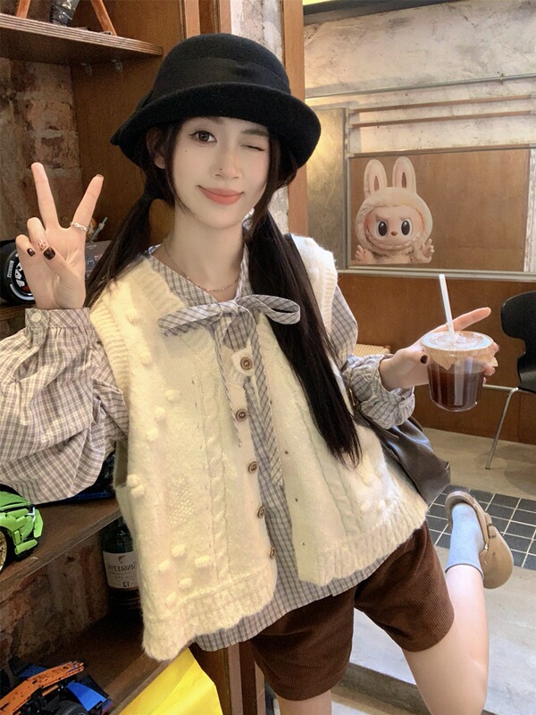 松弛感温柔杏色针织开衫马甲女秋冬修身显瘦软糯加厚无袖毛衣背心|undefined
