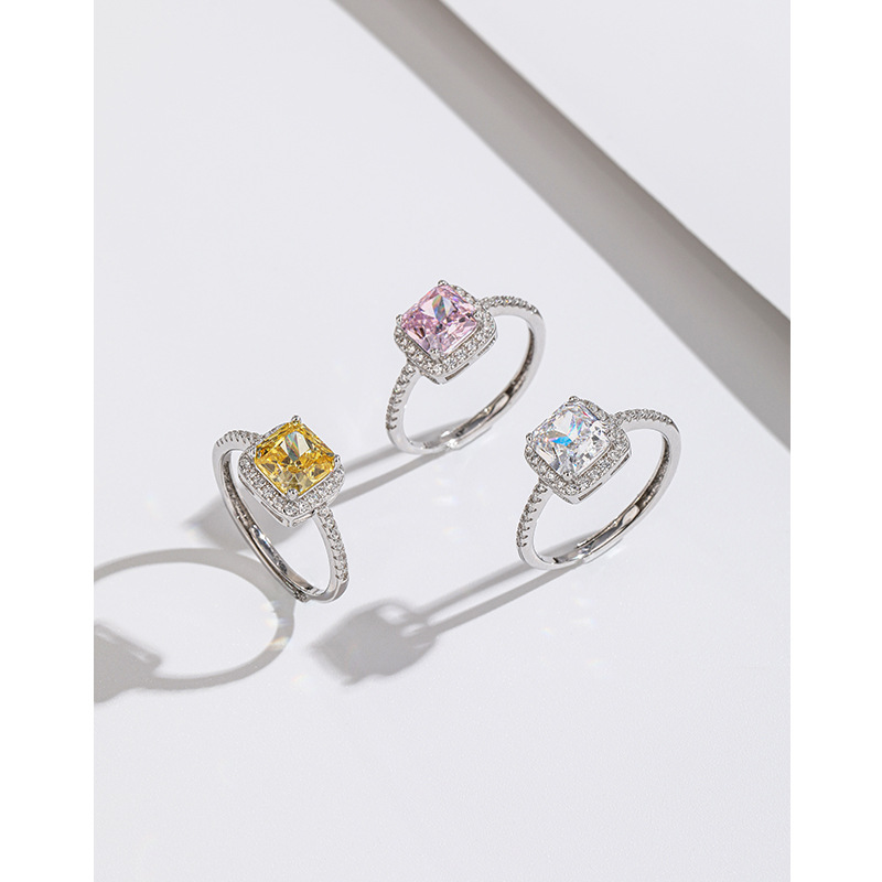 S925 plata esterlina de alto carbono diamante cuadrado bolsa diamante anillo de luz de lujo alto sentido nicho diseño diamante incrustado hielo flor corte anillo para las mujeres