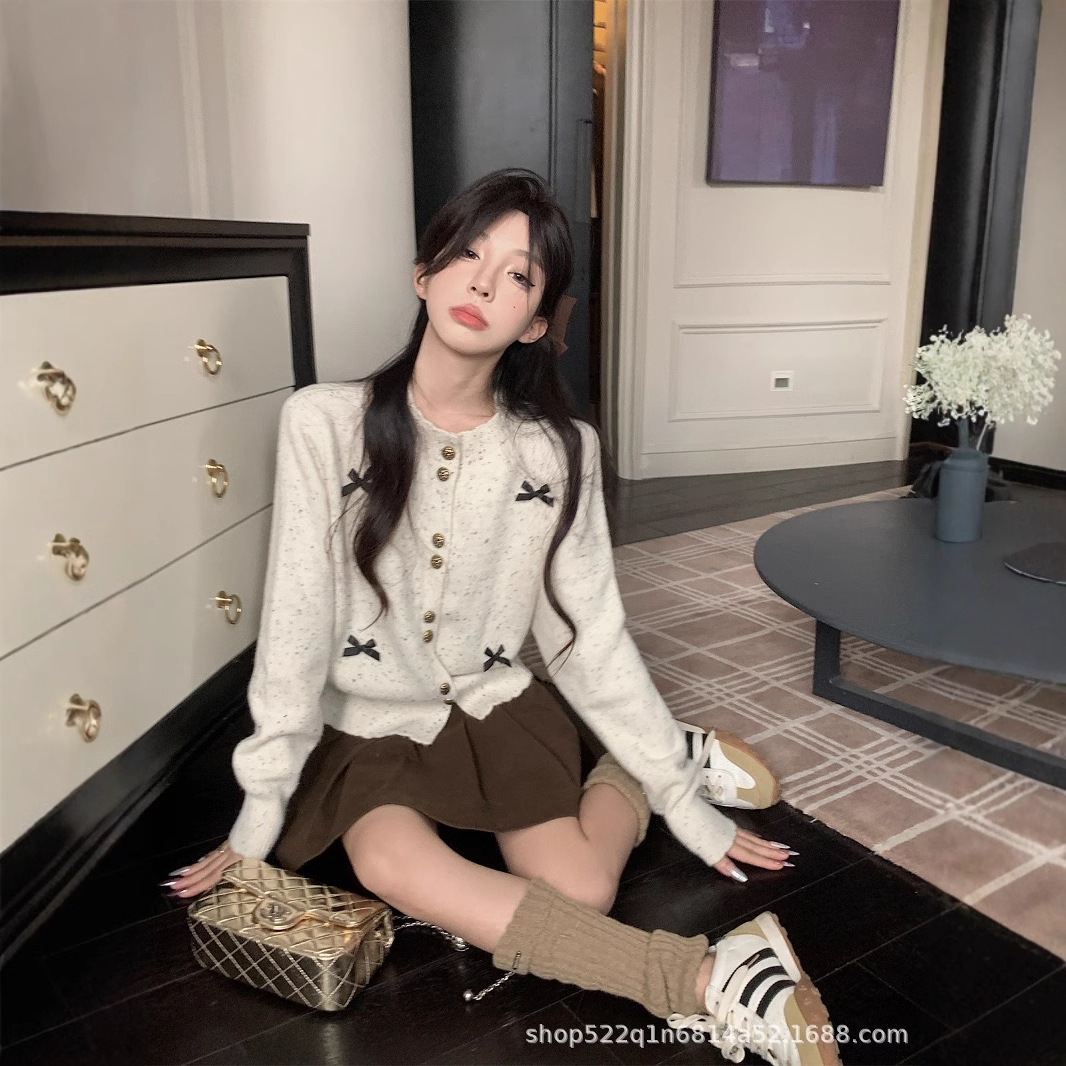 Demi-season knitted trend cardigan with bow