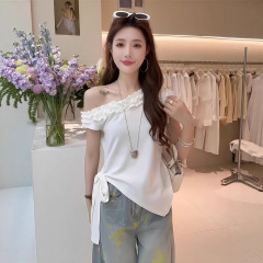 フレンチレースステッチホワイトストラップオフショルダートップ女性のための2025夏の新しい半袖Tシャツデザインニッチ