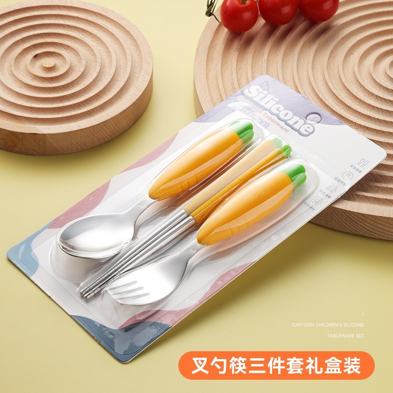 노란 숟가락과 포크 젓가락