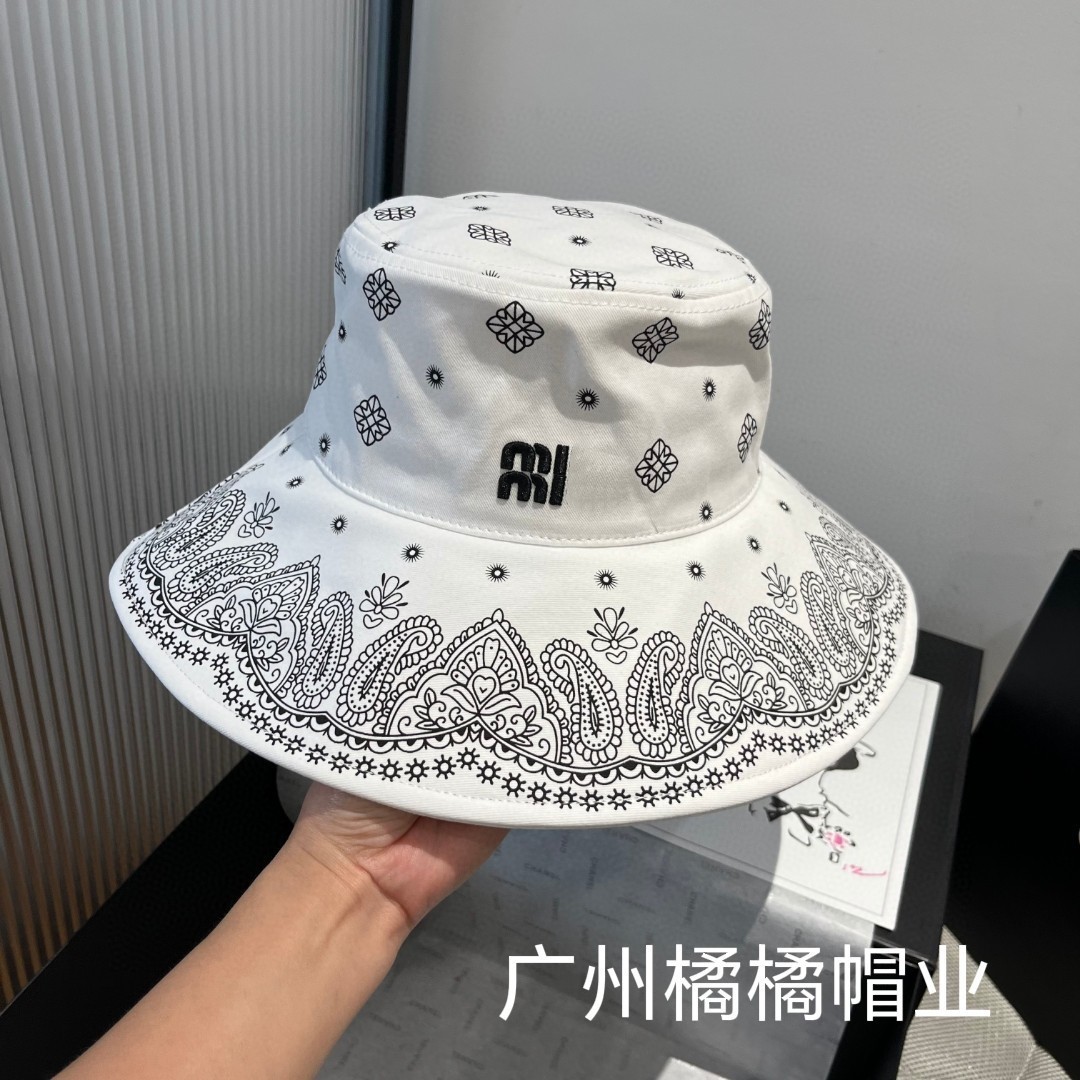 흰색 버킷햇