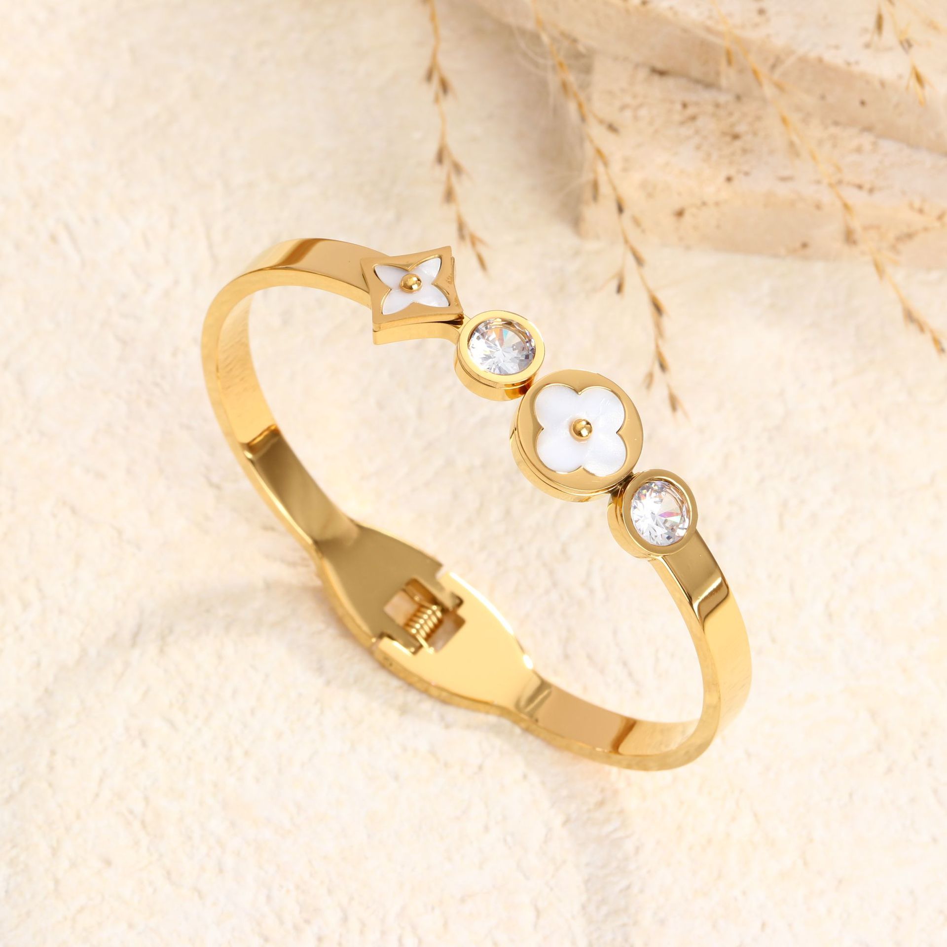 100 네잎 화이트 오일 팔찌 골드