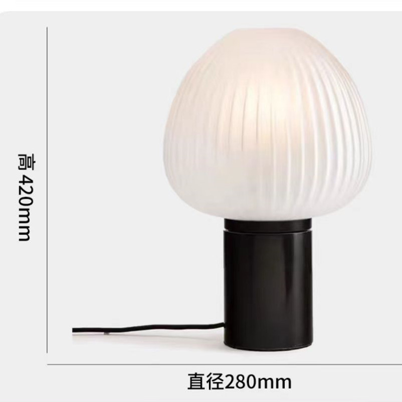 Lámpara de mesa de estudio creativa minimalista posmoderna de fábrica, modelo de diseñador de lujo ligero, lámpara de mesa de decoración de oficina