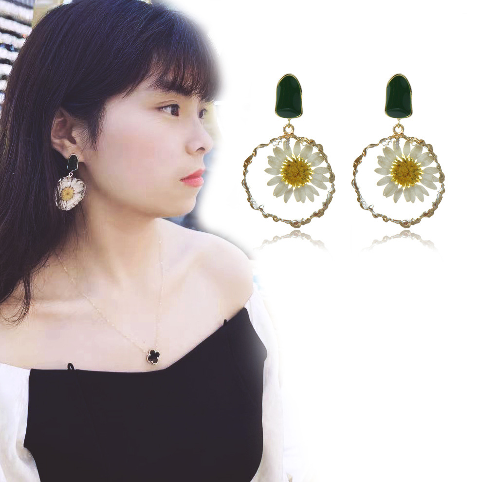 Pastoral Style Fashion Amber Dried Flower Daisy Resin Silver Needle Earrings New Chinese Style Oil Drop Flower Earrings Small Daisy