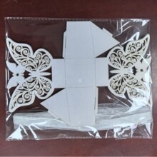 粉色结婚伴手礼盒激光镂空巧克力喜糖盒漂亮蝴蝶订婚生日纸盒现货