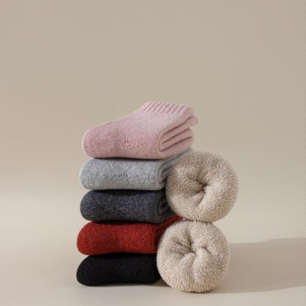 Wool Socks for Women in Autumn and Winter Fleece-Lined Thickeneded Warm Mid-Calf Socks Winter Snow Boots Merino Cashmere Stockings