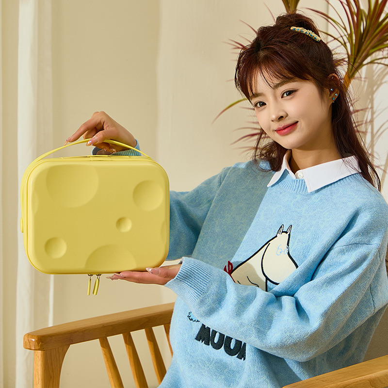 연한 노란색 [운석 스타일]