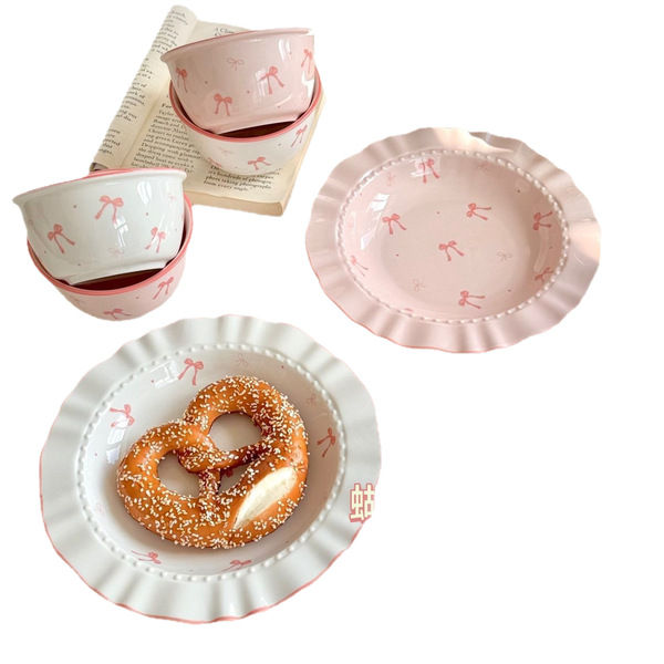 Ceramic tableware with bow