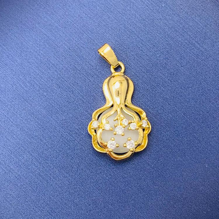 Tiktok Venta caliente colgante al por mayor auto-seleccionado 100 cobre colgante único con fuente de cadena de fábrica al por mayor sin cadena