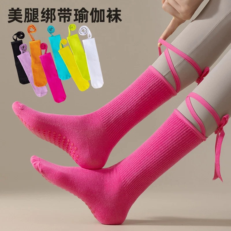 Anti-slip cross-band yoga and Pilates dance socks with dopamine girl sports and fitness outfits matching