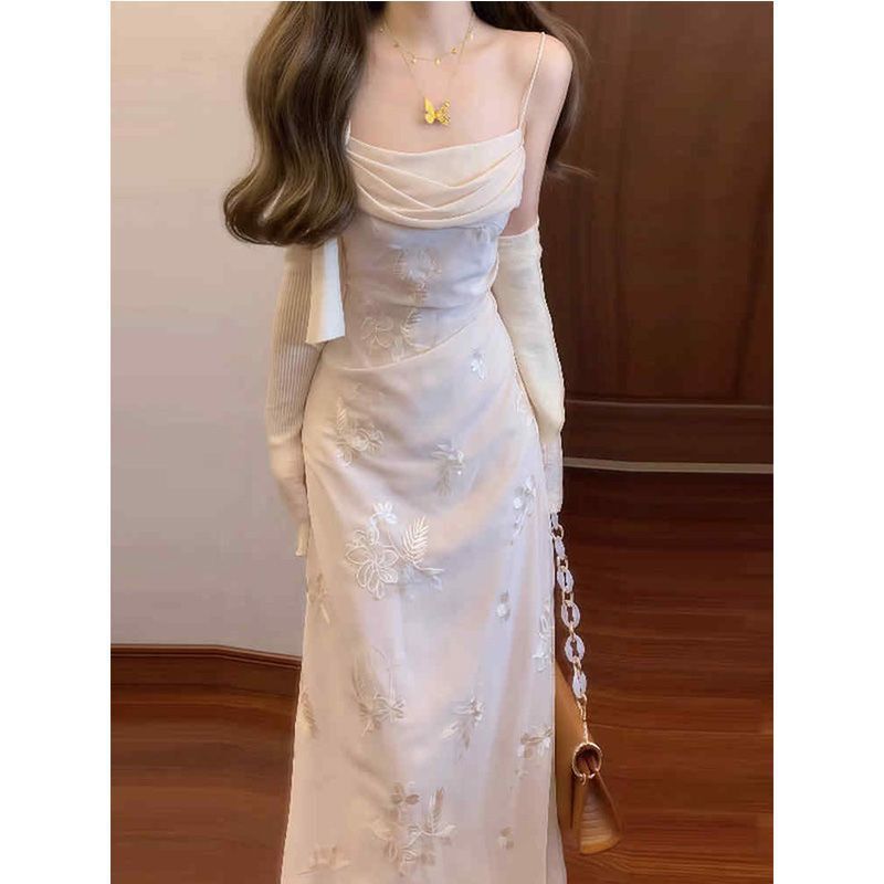 Japanese-Style Gentle and Stylish Flutter-Neck Strap Dress, New Summer Fashion, Slim Fit and Flattering