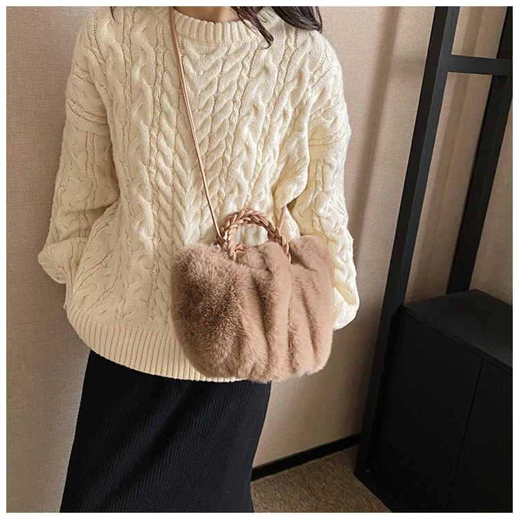 Women's Small All Seasons Plush Solid Color Streetwear Square Magnetic Buckle Handbag display picture 1