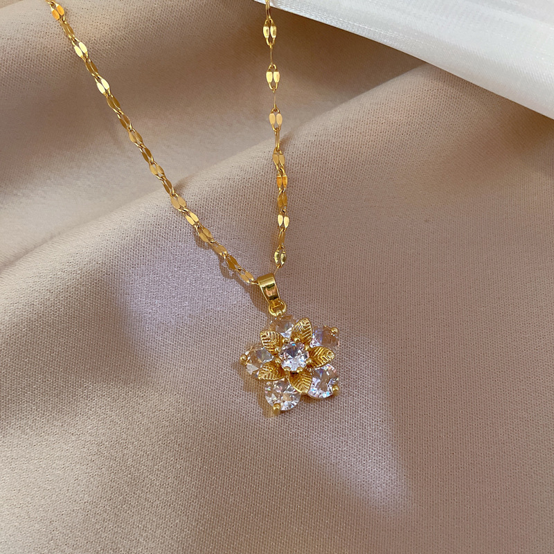 Snowflake Zircon Pendant Necklace Real Gold Plated Titanium Steel_voghion.com