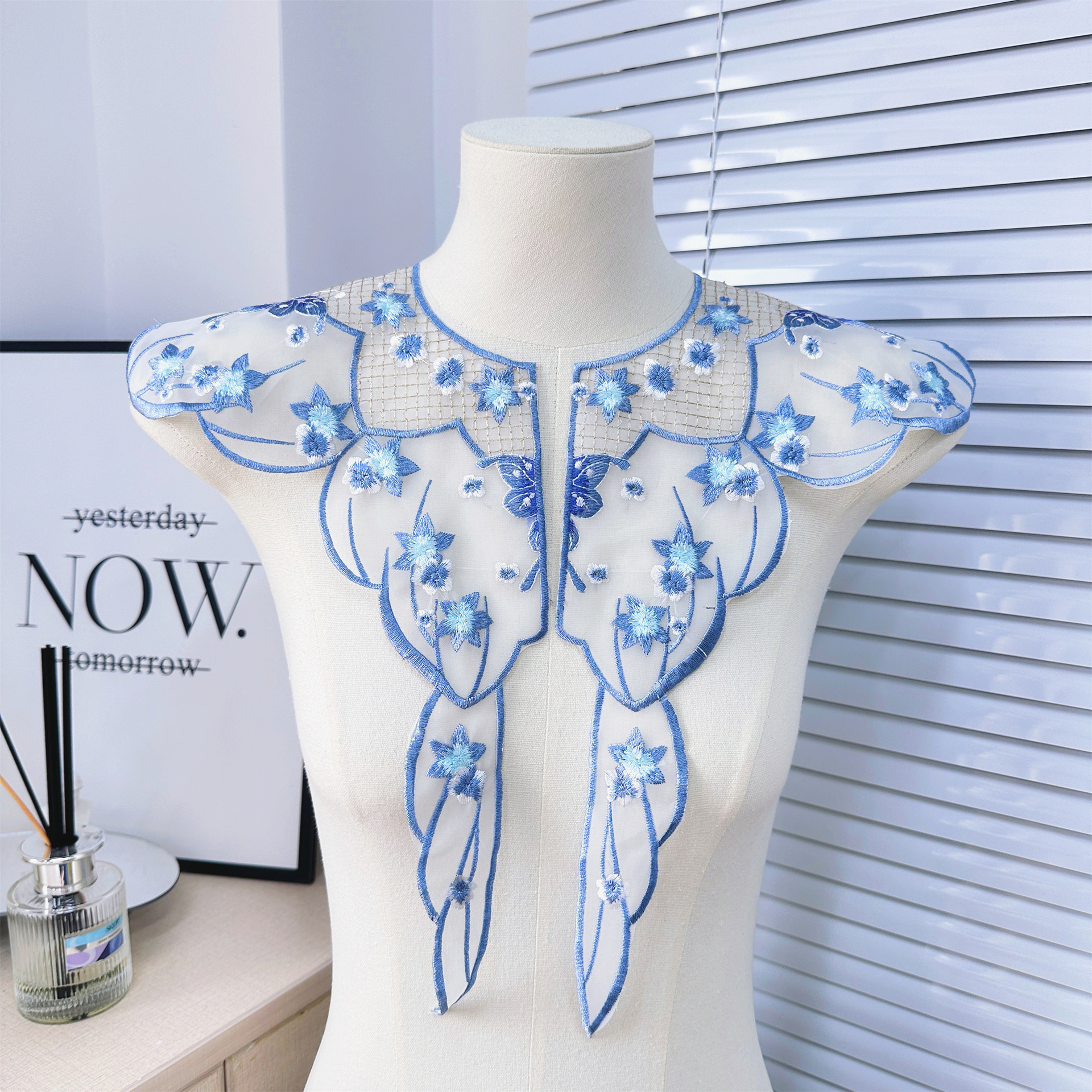 Cuello bordado hueco de estilo antiguo con diseño floral, cuello falso infantil de encaje de malla azul, cuello de chal con cinta para ropa tradicional china.