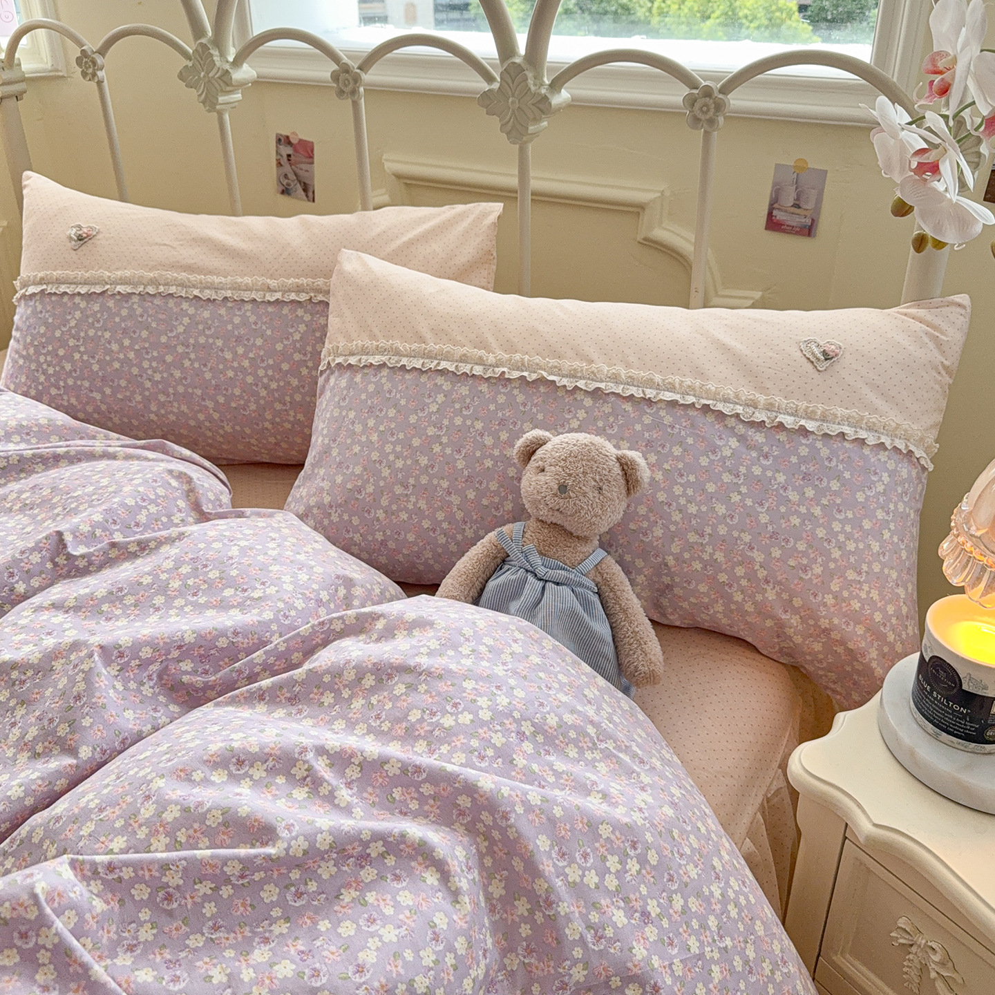2026 nuevos productos 100% algodón flor pequeña bordada encaje de cuatro piezas sábanas cubiertas faldas de cama cuatro estaciones ropa de cama