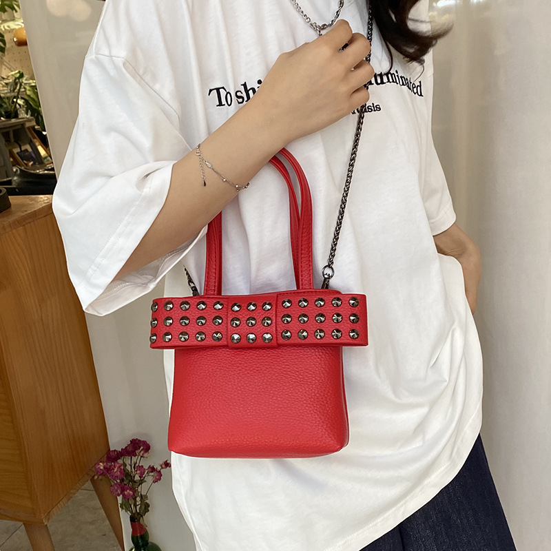 Bolso de textura transfronteriza 2025 nuevo bolso de cadena retro bowknot bandolera moda remache bandolera