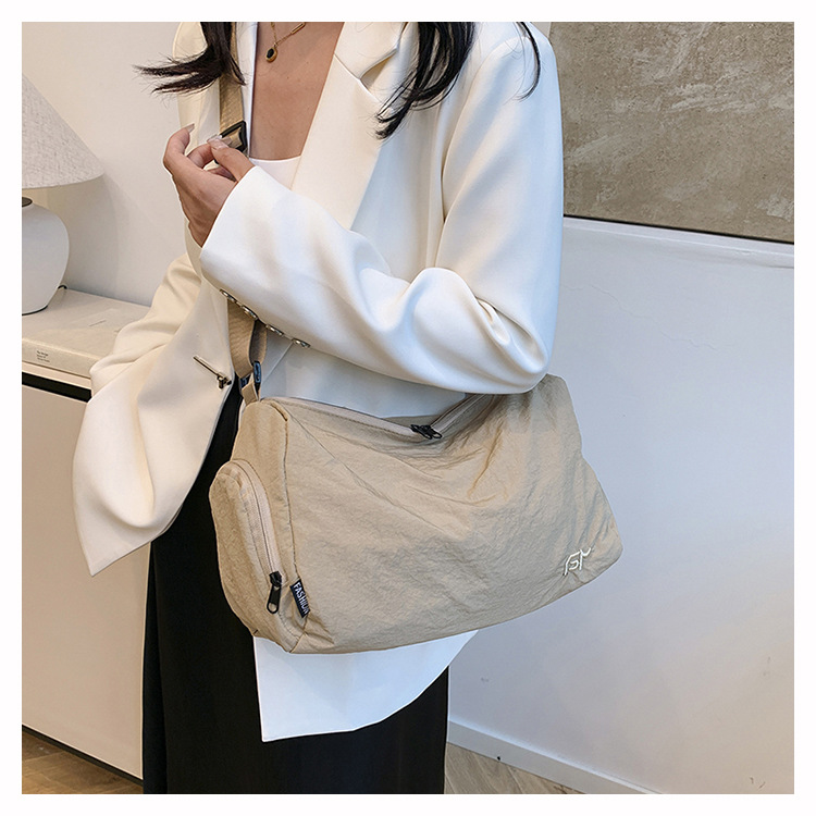 Crossbody tote bag, Korean style Instagram niche design women's bag, nylon fabric canvas bag, fashionable, casual and artistic single-shoulder bag undefined