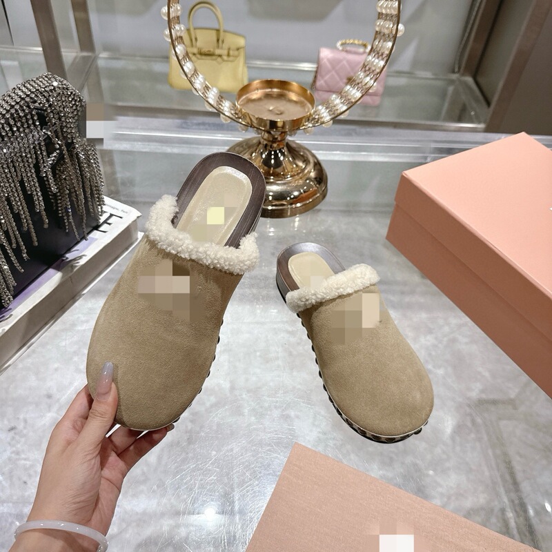 High-Quality Miu Wool Clogs with Wooden Soles for Women, Suitable for Outdoor Wear, Autumn and Winter 2025 Style, with Plush Lining and Studded Birkenstock-Like Cotton Shoes