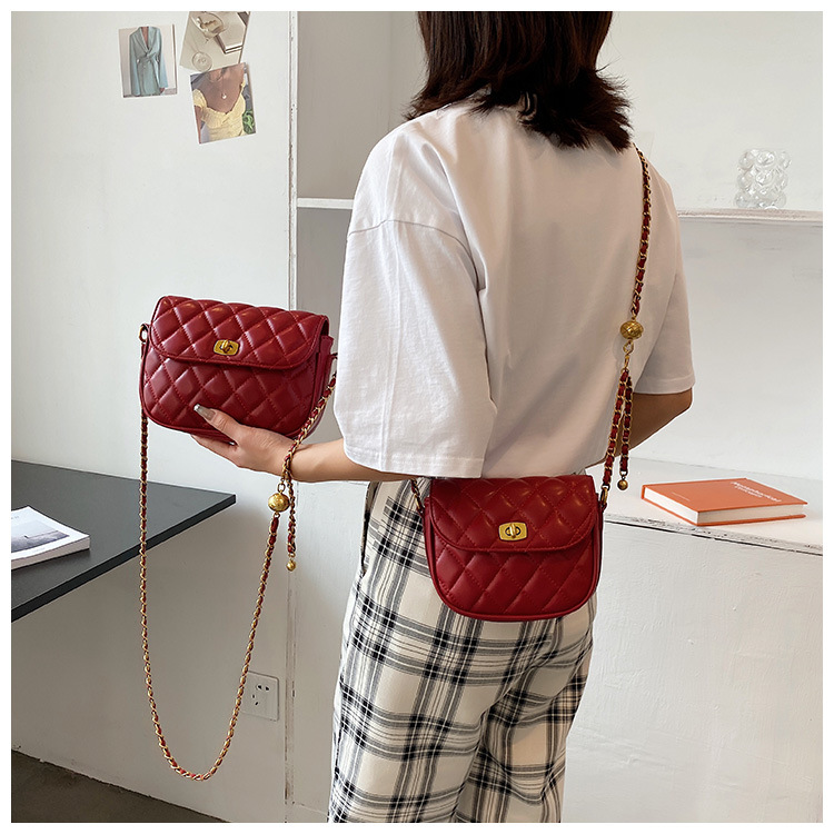 Fashion Rhombic Chain Solid Color Shoulder Messenger Small Square Bag display picture 1