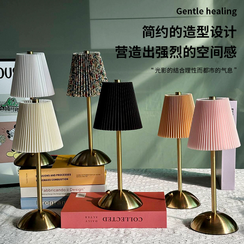 Selección estricta de lámparas de escritorio de tela pliegada luces nocturnas transfronterizas decoraciones para el hogar accesorios comedor bar dormitorio sala de estar luces de atmósfera