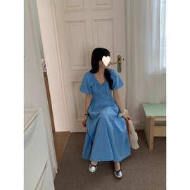 蓝色泡泡袖V领连衣裙女夏季新款收腰显瘦气质长裙