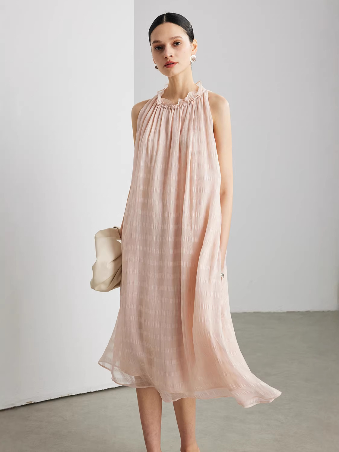Dress with sleeves sleevless