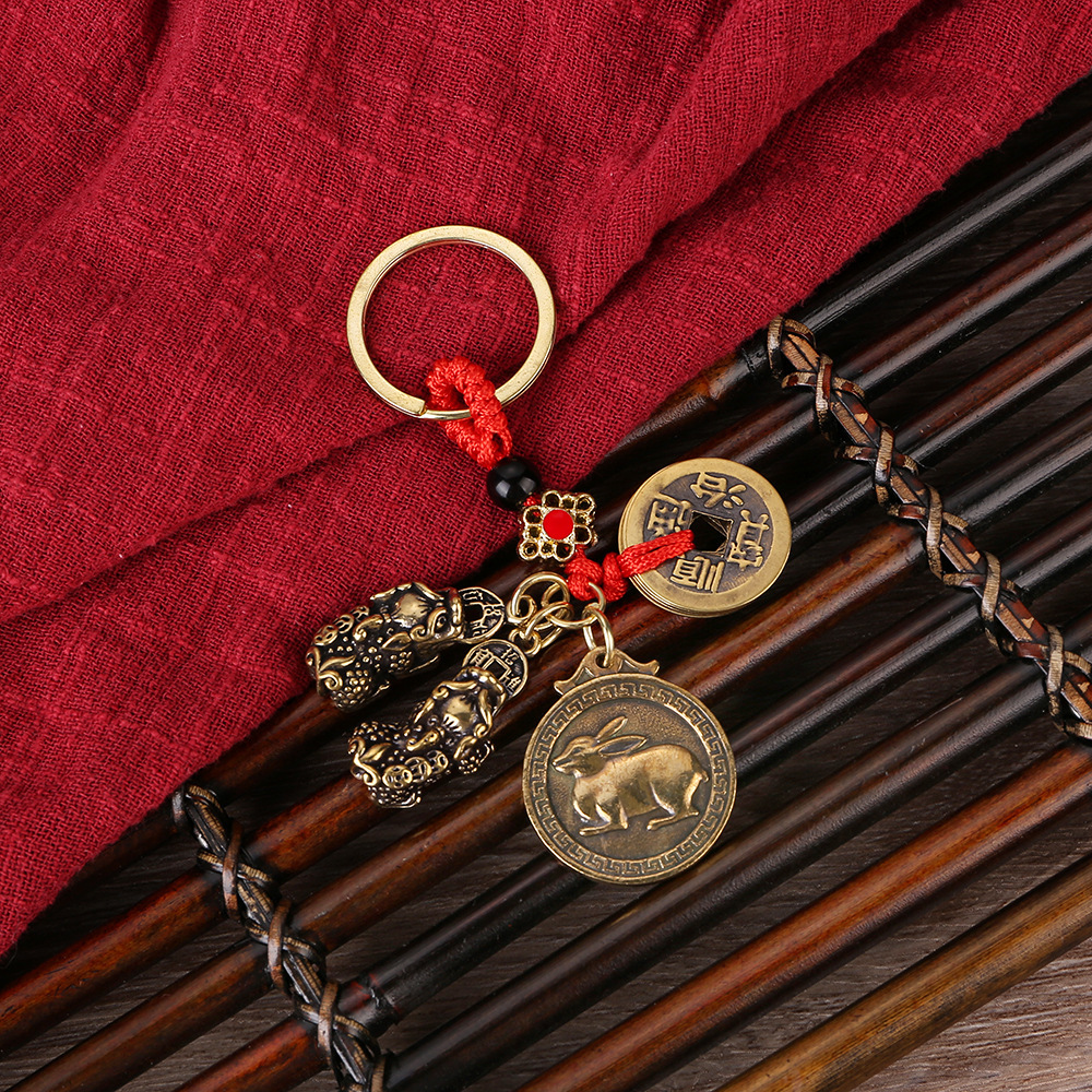 Latón cuerda roja cinco emperadores doble Zodiaco suerte tarjeta llavero retro hombres y mujeres Zodiaco aleación coche colgante