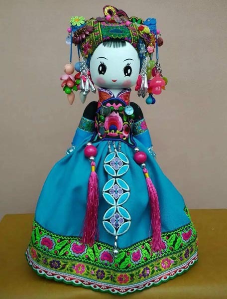 Large ethnic dolls, home decor wooden ornaments, creative design, travel souvenir toys, dolls in ethnic attire