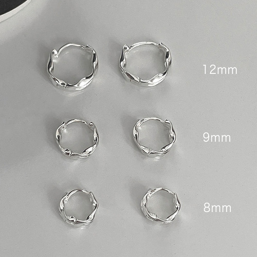 Double Helix Möbius Ring Earrings for Women, Simple and Fashionable, Cool and Trendy, Wave-Shaped Round Plain Hoops