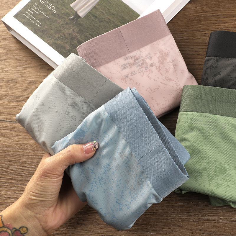 Pantalones íntimas de seda de hielo de verano ultra delgadas sin marcas transpirables, pantalones planos cómodos, pantalones de camuflaje de impresión juvenil para hombres