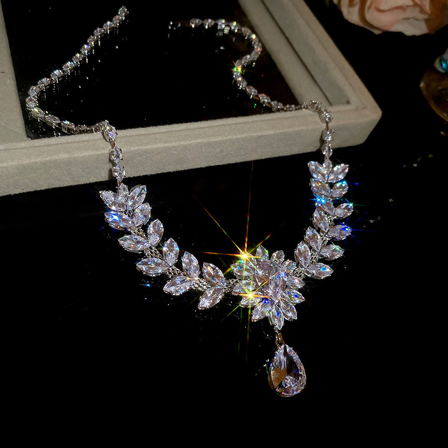Medieval vintage diamantes goteo pendientes collar ligero lujo nicho cerradura estilo palacio conjunto de joyas exquisitas